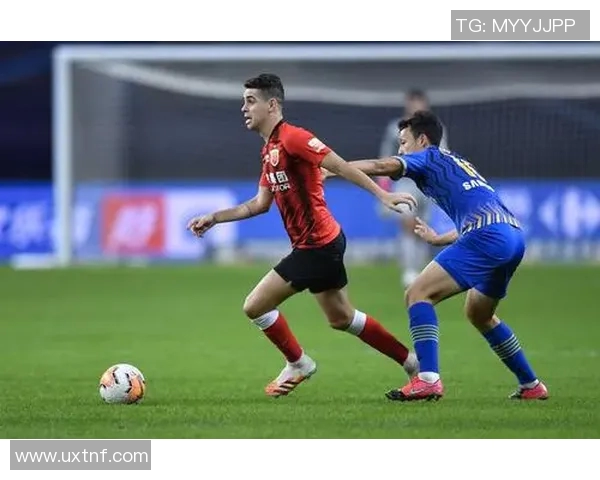 上港队与江苏苏宁激战正酣比分悬念引发球迷热议